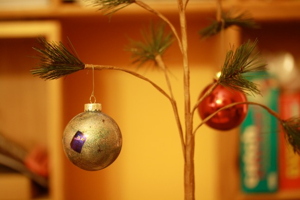 DIY Doctor Who TARDIS glitter holiday ornament for christmas